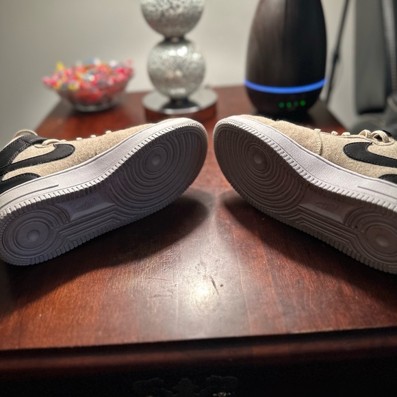 Nike Wmns Air Force 1 07 Mid Leather Premium
(((SMOKE-FREE HOME))) - Picture 5 of 5